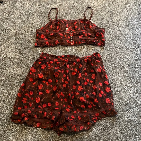 NWOT Free People Intimately Floral Crop Top And Short Set Size Small Z105